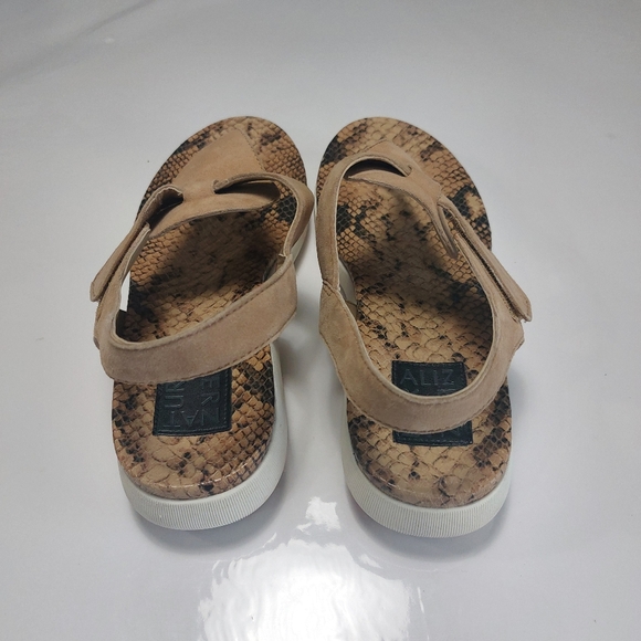 Naturalizer Lincoln Ladies Leather Sandals/Flip Flop Tan Size 9.5M - Picture 9 of 10